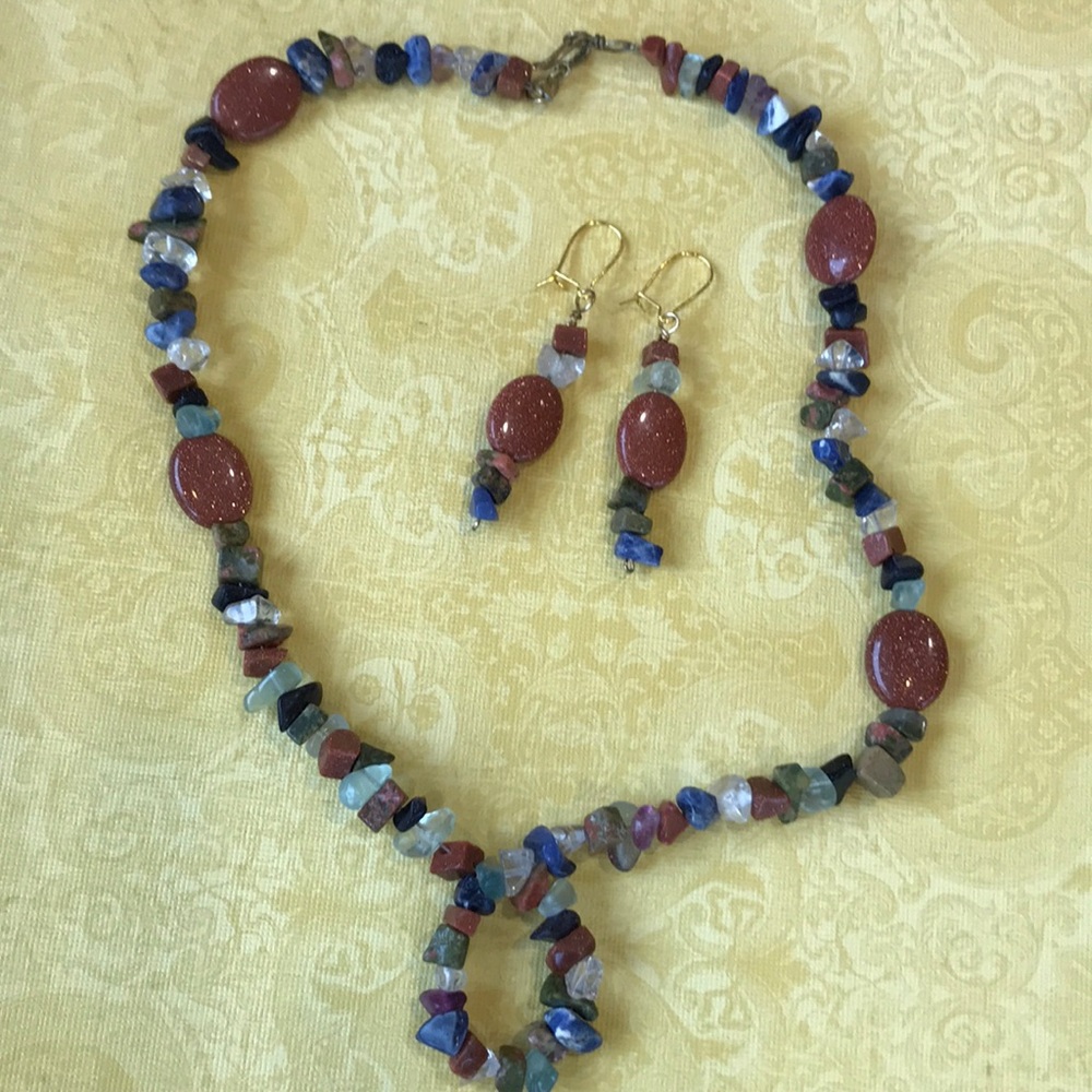 Semi precious gemstones necklace & earrings set.
